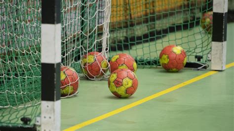 Spela på handboll .